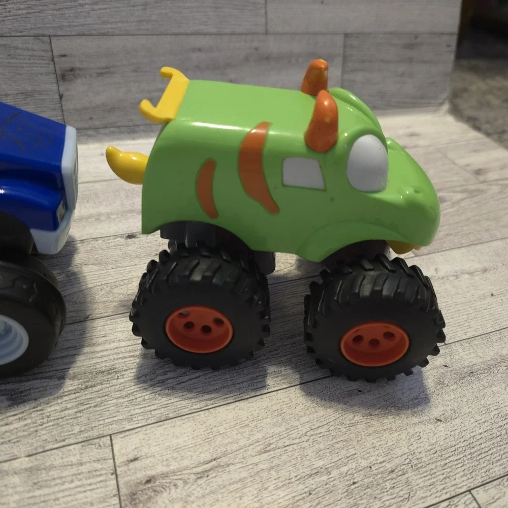 3‎ NICKELODEON BLAZE & THE MONSTER MACHINES TRUCKS RED TRUCK HAS BROKEN TAIL